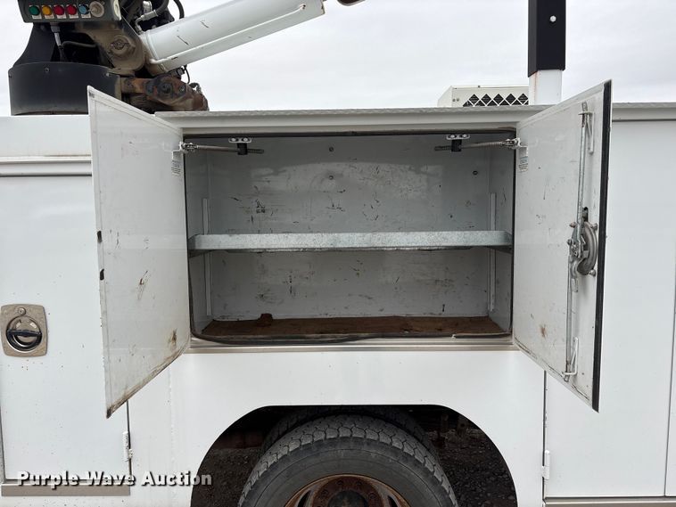 image for item FG2636 2011 Ford F550 Super Duty utility / service truck