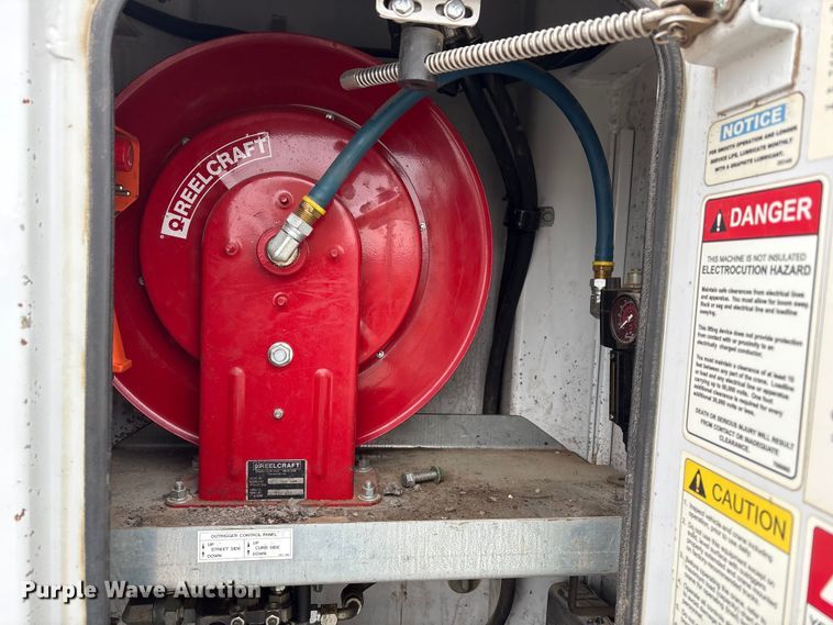 image for item FG2636 2011 Ford F550 Super Duty utility / service truck