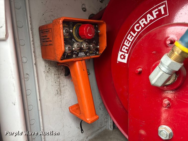 image for item FG2636 2011 Ford F550 Super Duty utility / service truck