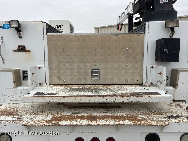 image for item FG2636 2011 Ford F550 Super Duty utility / service truck