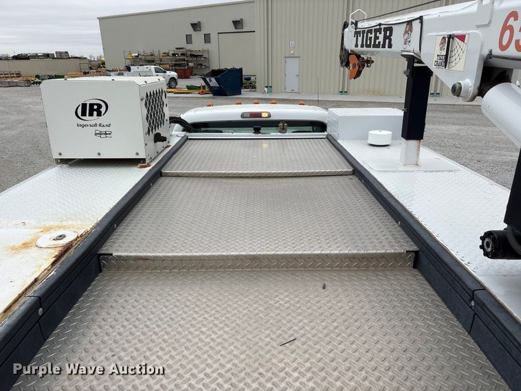 image for item FG2636 2011 Ford F550 Super Duty utility / service truck