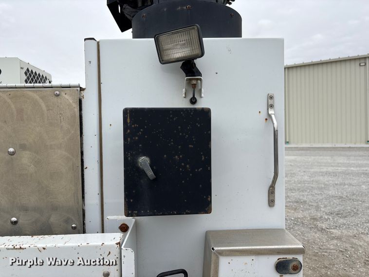 image for item FG2636 2011 Ford F550 Super Duty utility / service truck