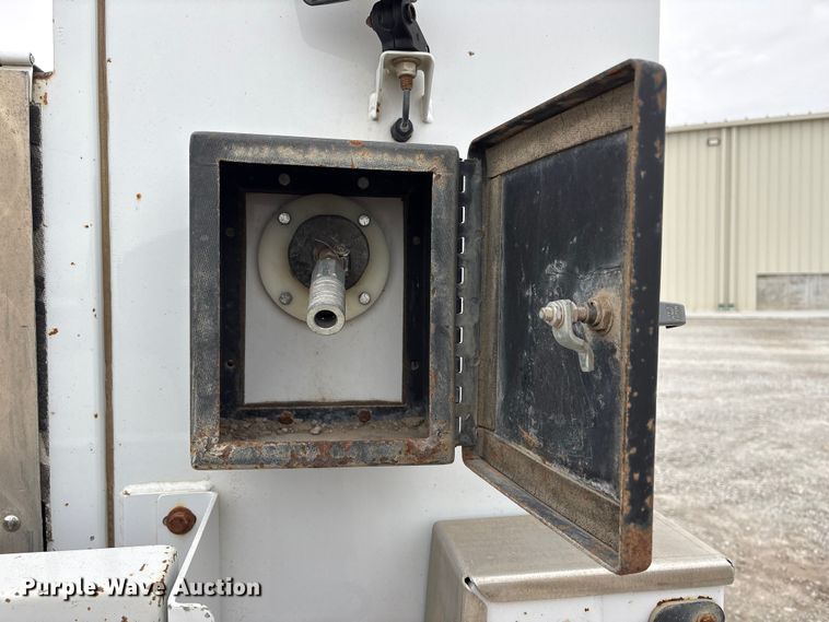 image for item FG2636 2011 Ford F550 Super Duty utility / service truck