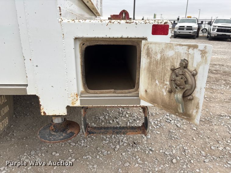 image for item FG2636 2011 Ford F550 Super Duty utility / service truck