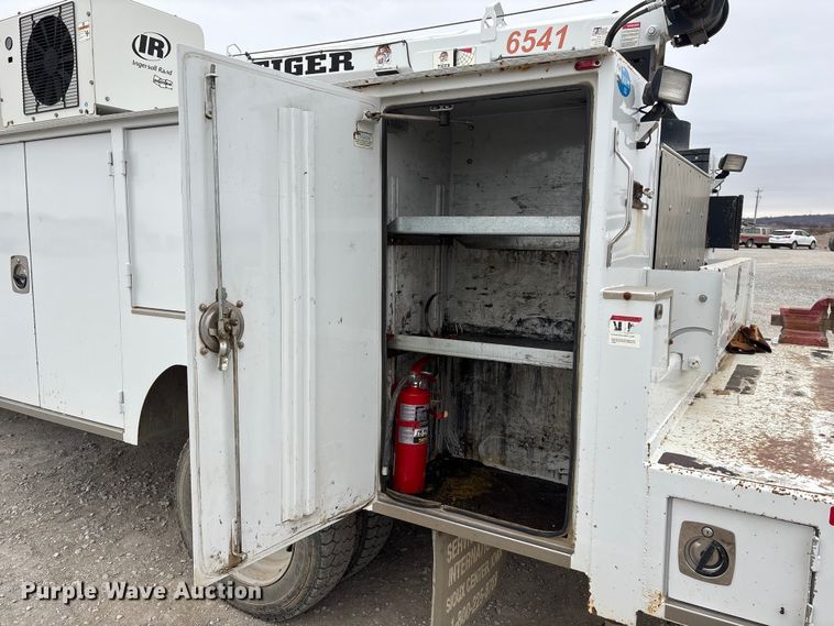 image for item FG2636 2011 Ford F550 Super Duty utility / service truck