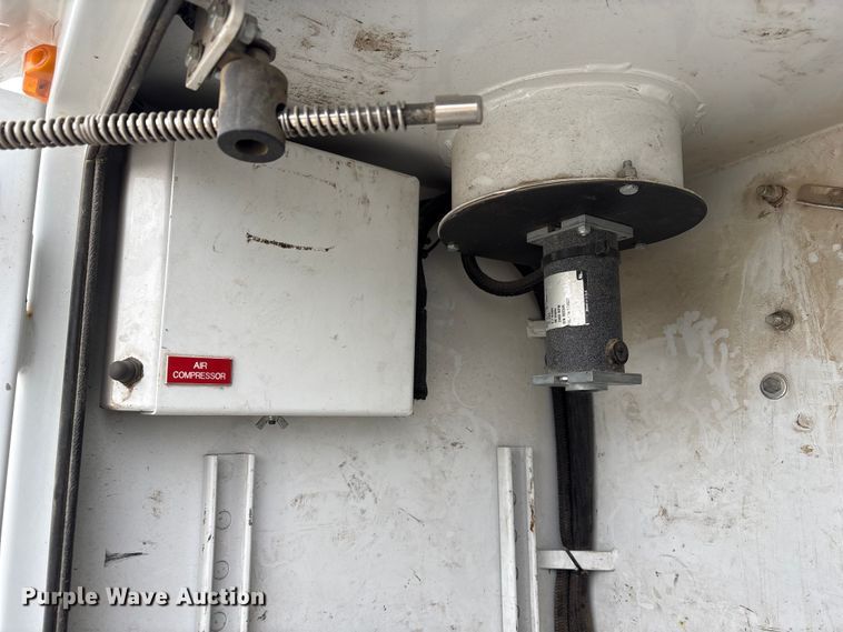 image for item FG2636 2011 Ford F550 Super Duty utility / service truck