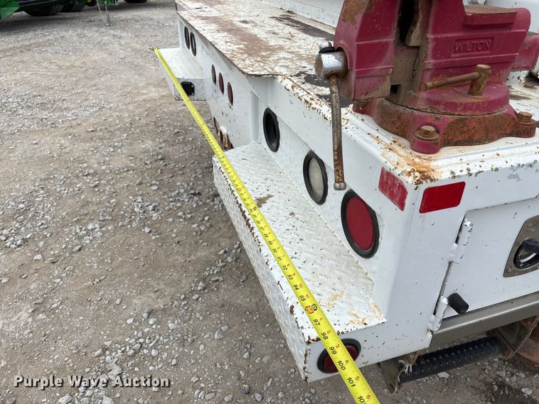 image for item FG2636 2011 Ford F550 Super Duty utility / service truck