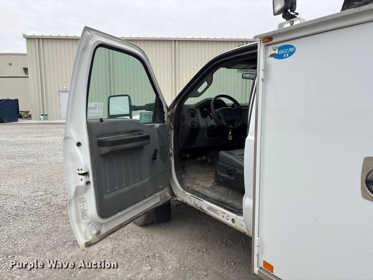 image for item FG2636 2011 Ford F550 Super Duty utility / service truck