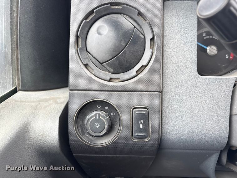 image for item FG2636 2011 Ford F550 Super Duty utility / service truck