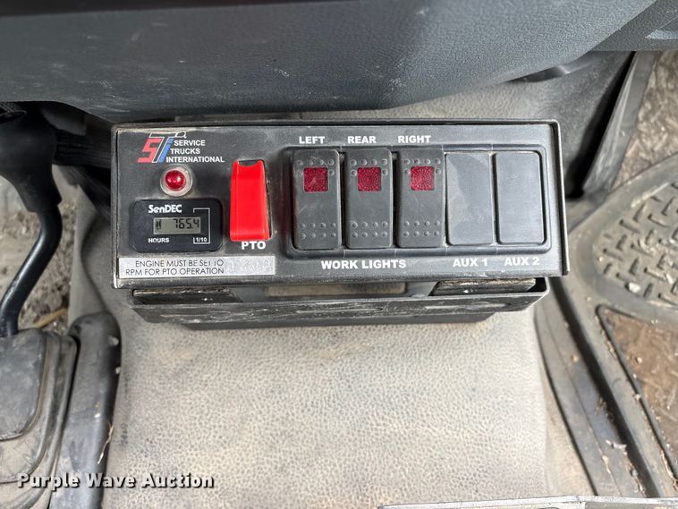 image for item FG2636 2011 Ford F550 Super Duty utility / service truck