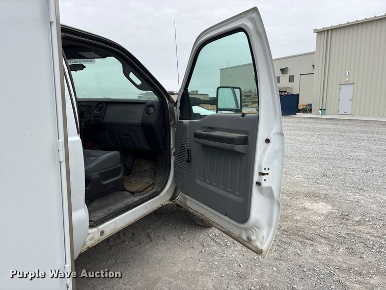 image for item FG2636 2011 Ford F550 Super Duty utility / service truck