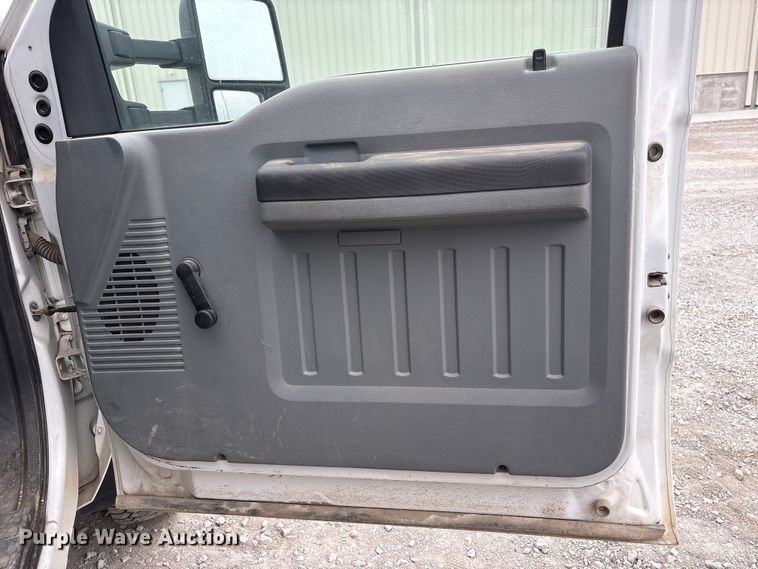 image for item FG2636 2011 Ford F550 Super Duty utility / service truck