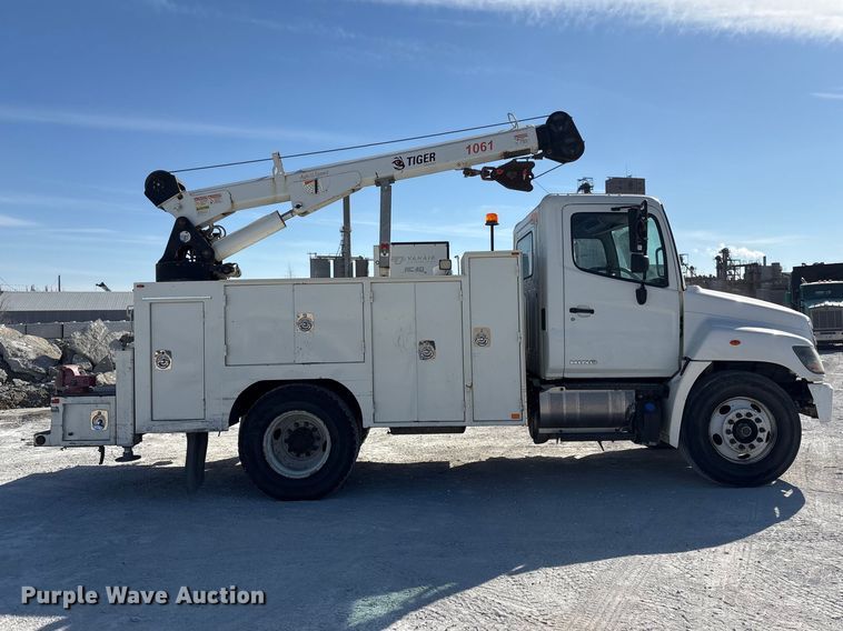 image for item FG2814 2016 Hino 268 utility / service truck