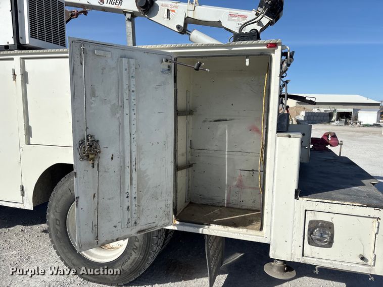 image for item FG2814 2016 Hino 268 utility / service truck