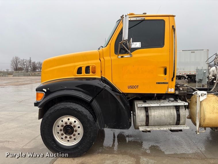 image for item FG2824 1999 Sterling L9511 ready mix truck
