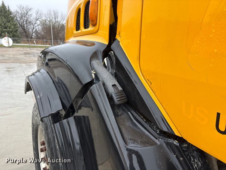 image for item FG2824 1999 Sterling L9511 ready mix truck