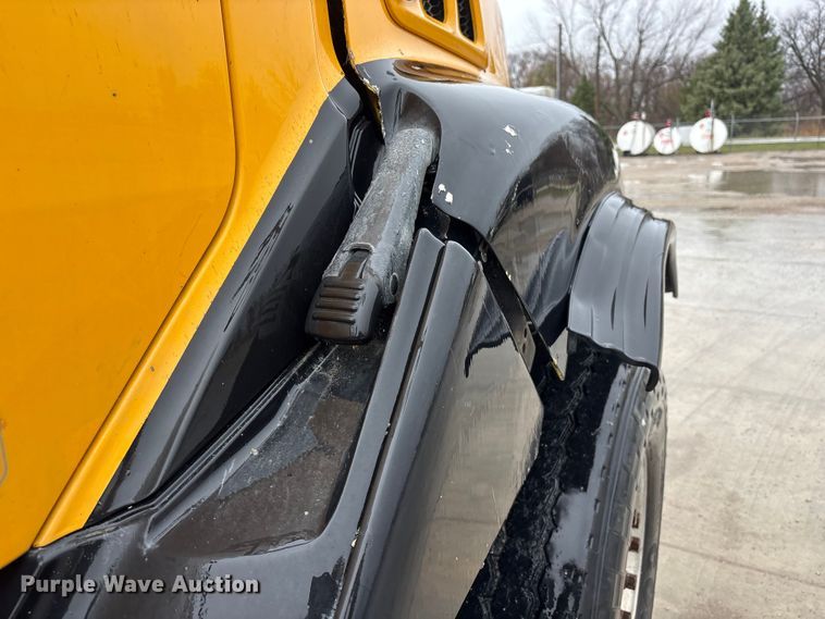 image for item FG2824 1999 Sterling L9511 ready mix truck