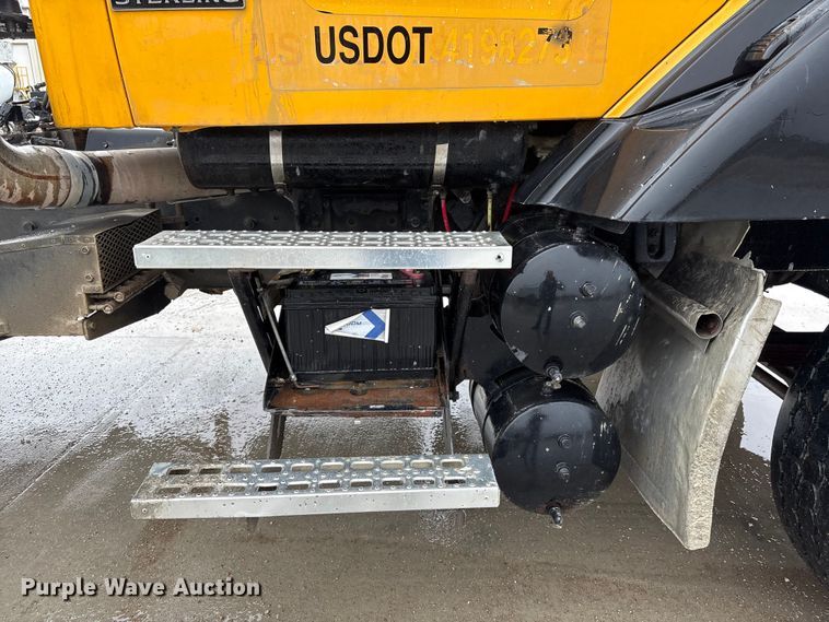 image for item FG2824 1999 Sterling L9511 ready mix truck