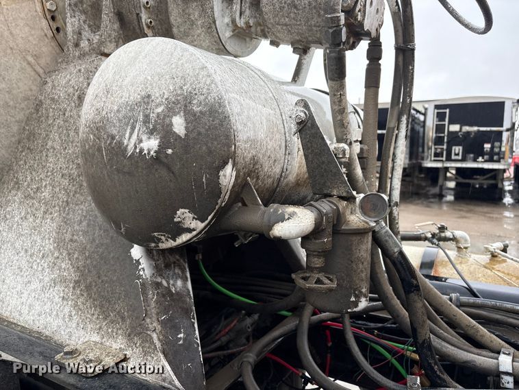 image for item FG2824 1999 Sterling L9511 ready mix truck