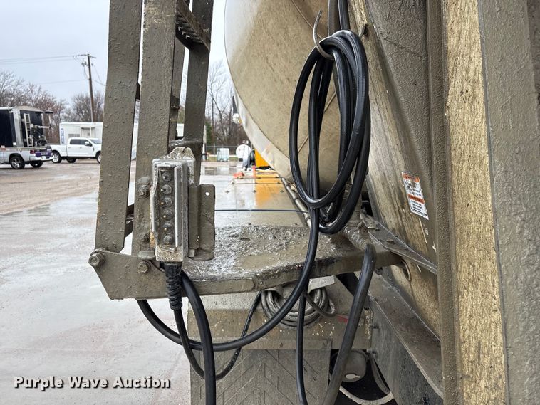 image for item FG2824 1999 Sterling L9511 ready mix truck