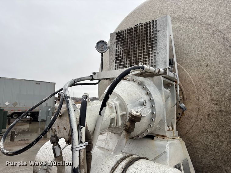 image for item FG2824 1999 Sterling L9511 ready mix truck