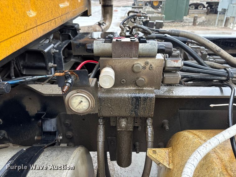 image for item FG2824 1999 Sterling L9511 ready mix truck