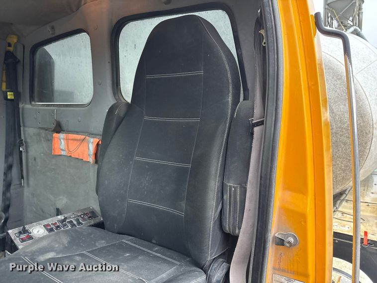 image for item FG2824 1999 Sterling L9511 ready mix truck