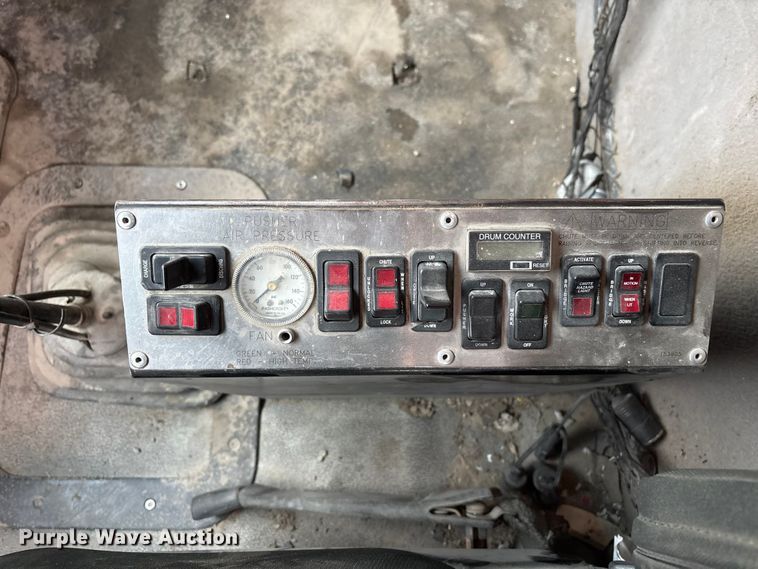 image for item FG2824 1999 Sterling L9511 ready mix truck