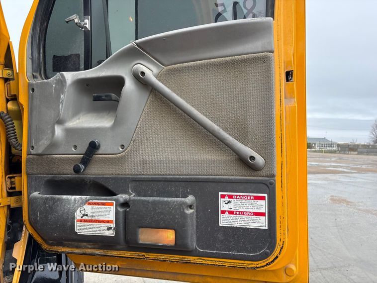 image for item FG2824 1999 Sterling L9511 ready mix truck