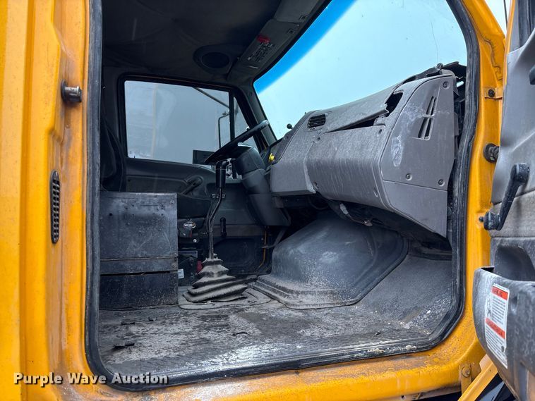 image for item FG2824 1999 Sterling L9511 ready mix truck