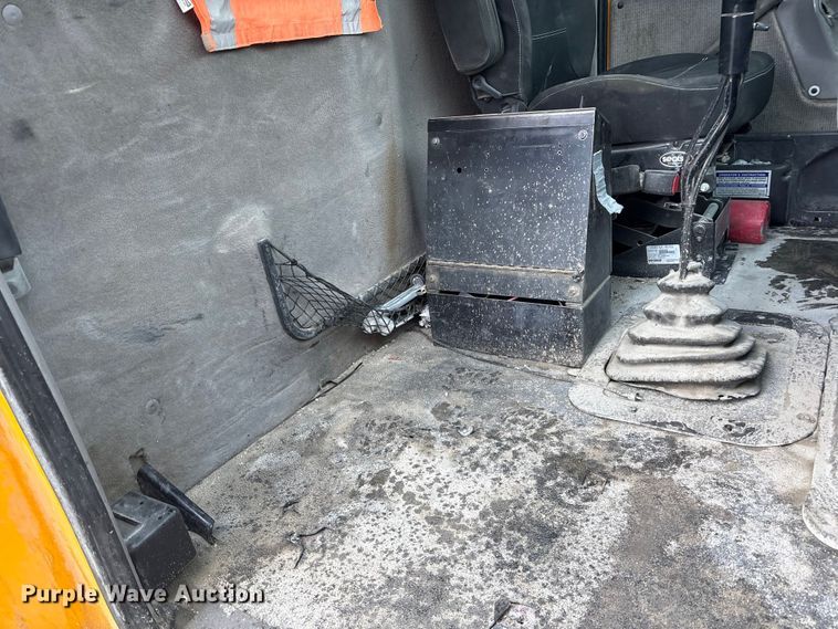 image for item FG2824 1999 Sterling L9511 ready mix truck