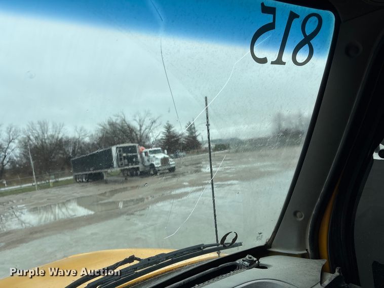 image for item FG2824 1999 Sterling L9511 ready mix truck