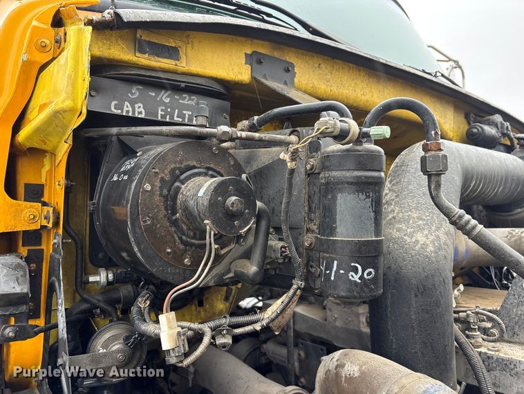 image for item FG2824 1999 Sterling L9511 ready mix truck