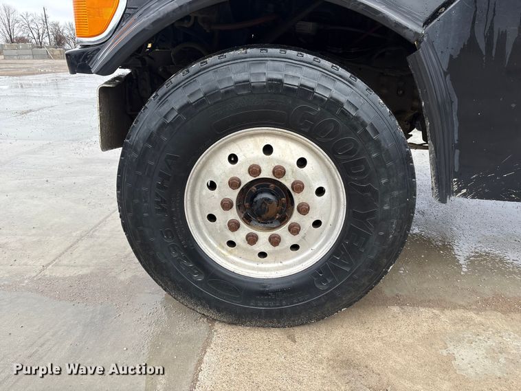 image for item FG2824 1999 Sterling L9511 ready mix truck