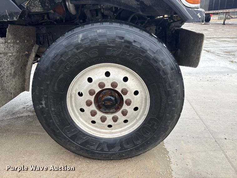 image for item FG2824 1999 Sterling L9511 ready mix truck