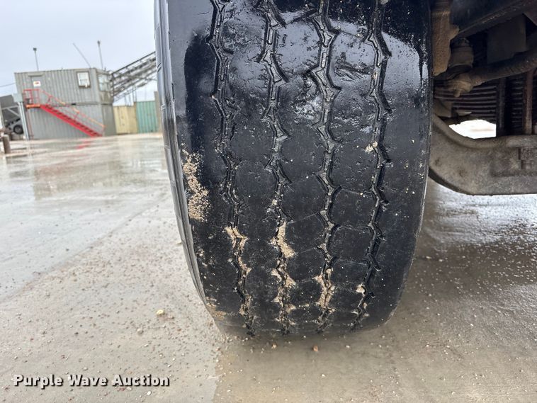 image for item FG2824 1999 Sterling L9511 ready mix truck