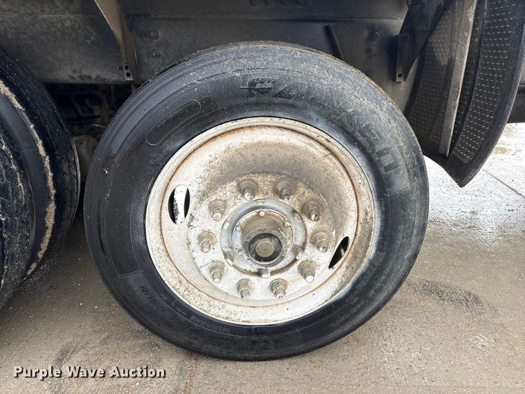 image for item FG2824 1999 Sterling L9511 ready mix truck