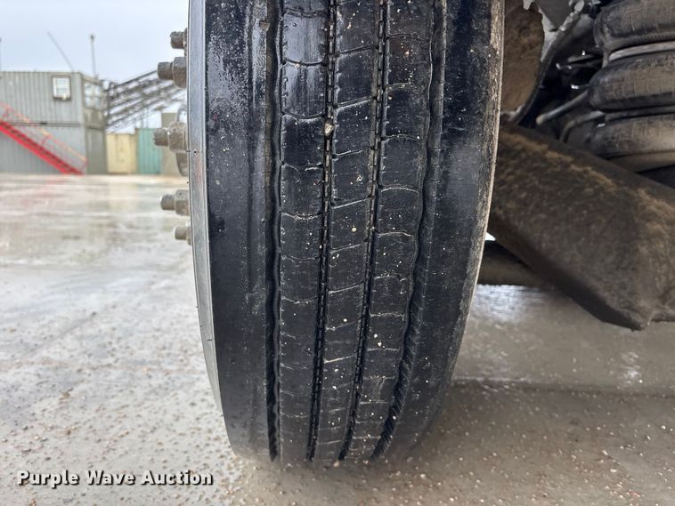 image for item FG2824 1999 Sterling L9511 ready mix truck