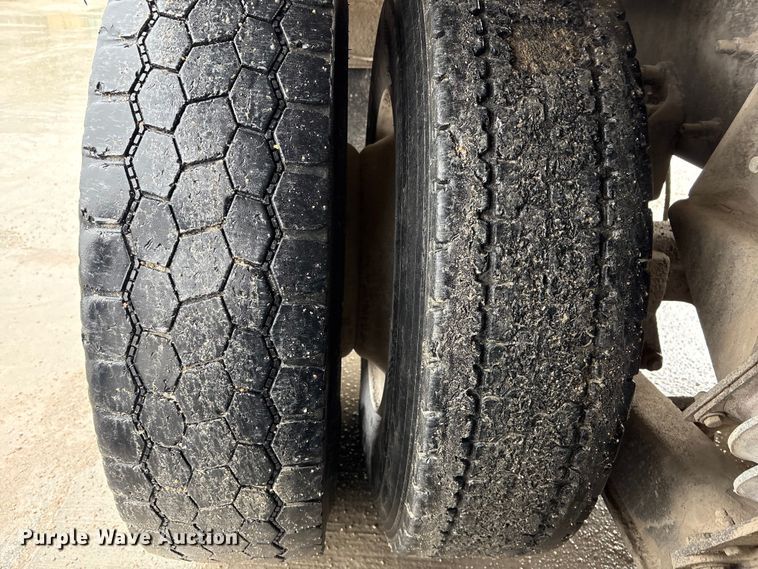 image for item FG2824 1999 Sterling L9511 ready mix truck