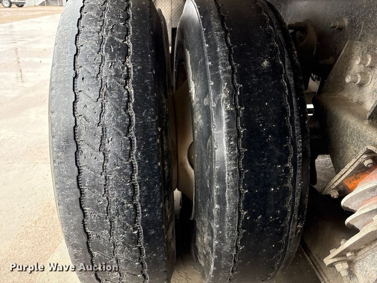 image for item FG2824 1999 Sterling L9511 ready mix truck