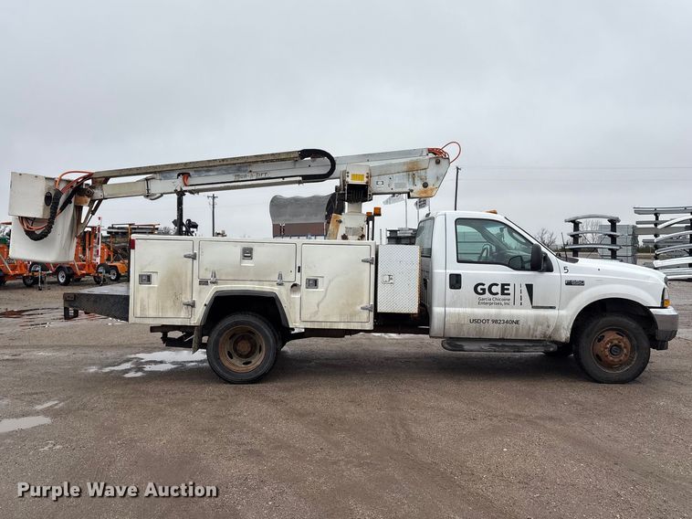 image for item FG2839 2003 Ford F550 bucket truck