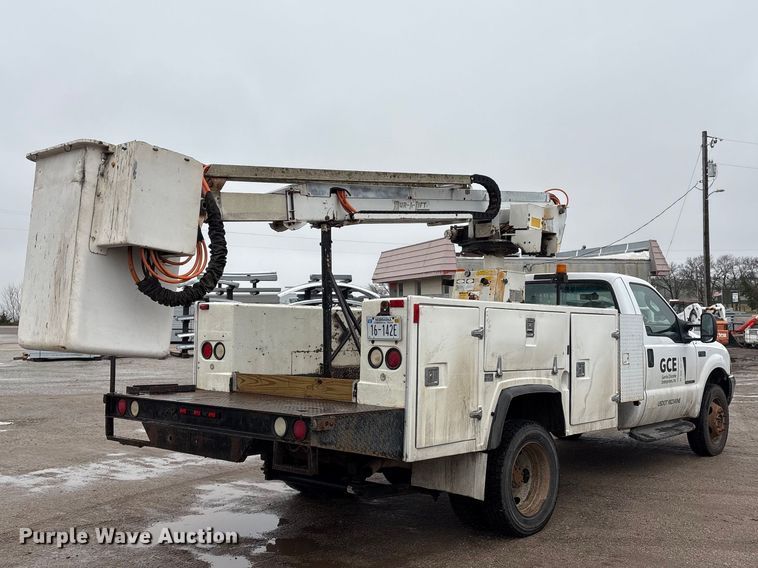 image for item FG2839 2003 Ford F550 bucket truck