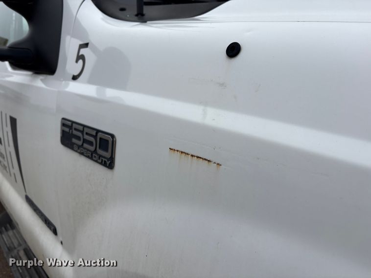 image for item FG2839 2003 Ford F550 bucket truck