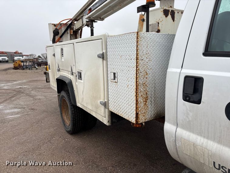 image for item FG2839 2003 Ford F550 bucket truck