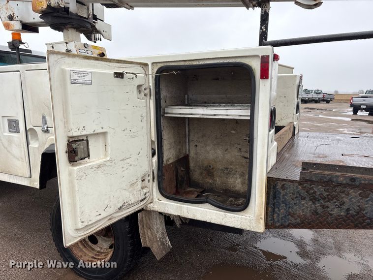 image for item FG2839 2003 Ford F550 bucket truck