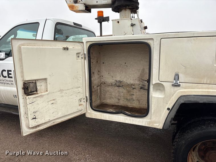 image for item FG2839 2003 Ford F550 bucket truck
