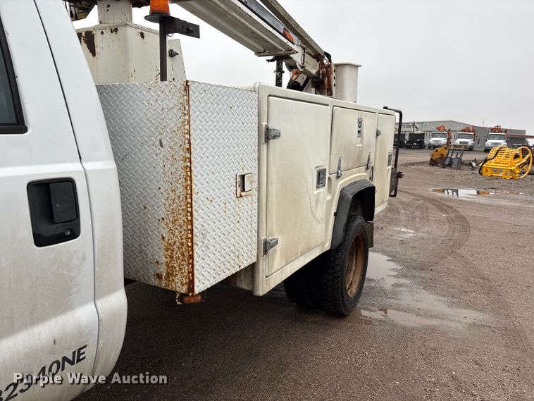 image for item FG2839 2003 Ford F550 bucket truck