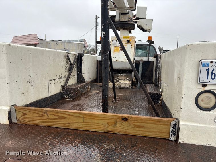 image for item FG2839 2003 Ford F550 bucket truck