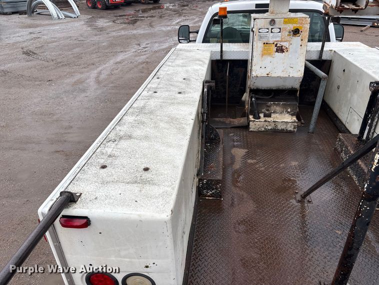 image for item FG2839 2003 Ford F550 bucket truck