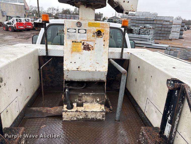 image for item FG2839 2003 Ford F550 bucket truck